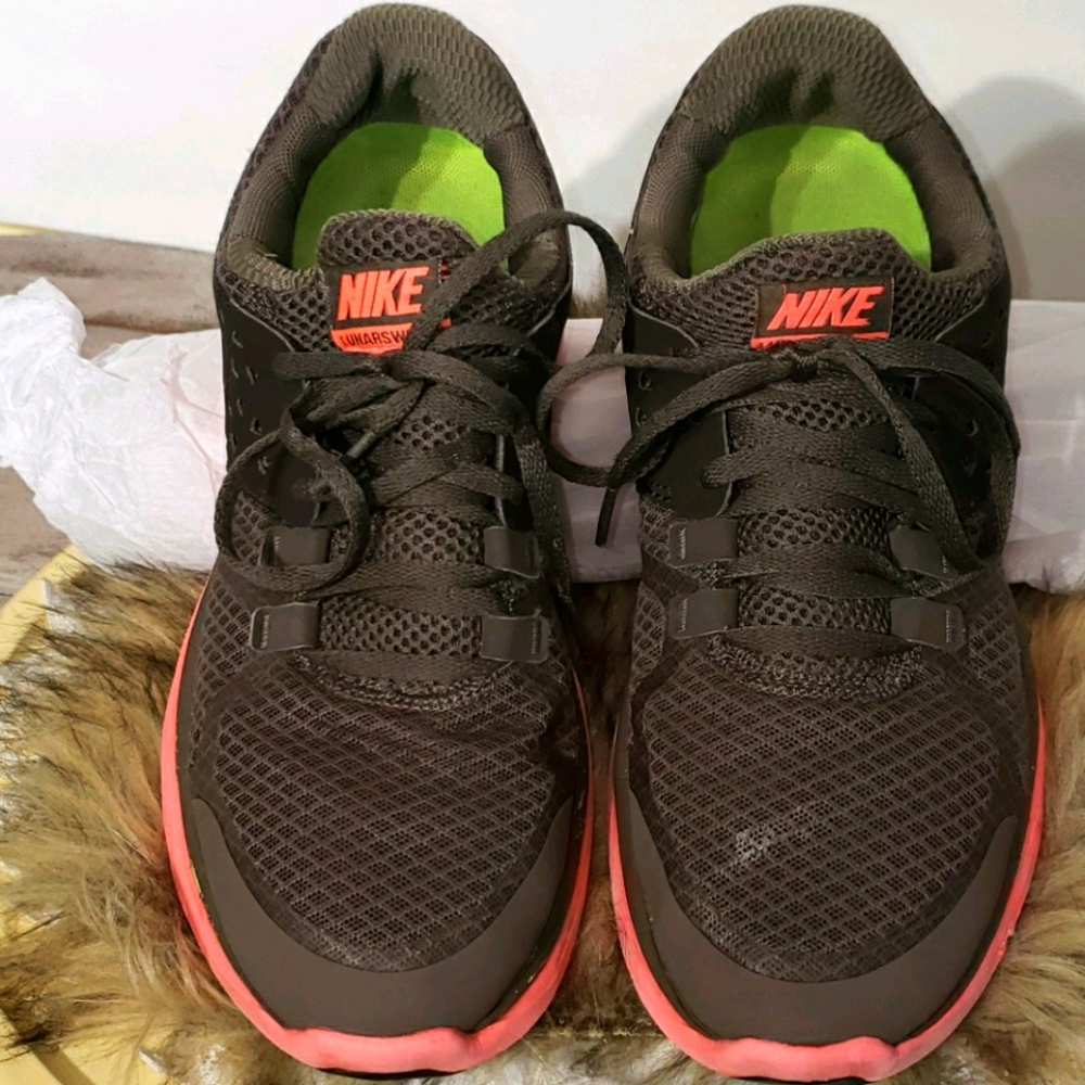 NIKE - Picture 3 of 6